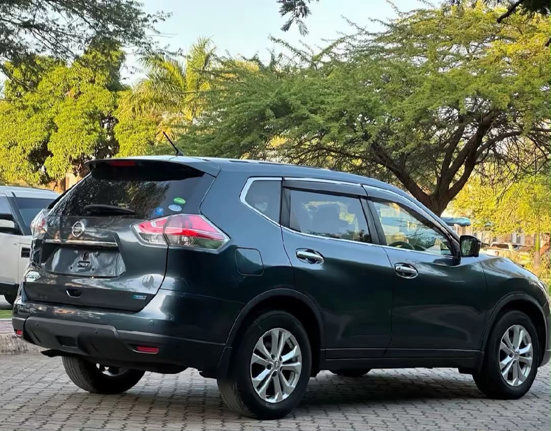 NISSAN X-TRAIL thumbnail 8